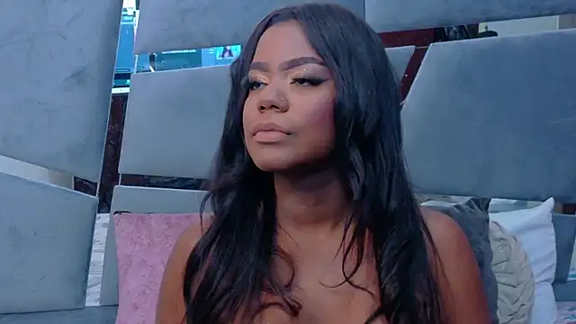 Snapshot of LorraiineJohnson chatting on 11.06.25 LorraiineJohnson online show from 11.06.25