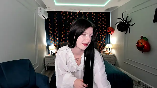 Snapshot of RoxyHopper chatting on 10.25.25 RoxyHopper online show from 10.25.25