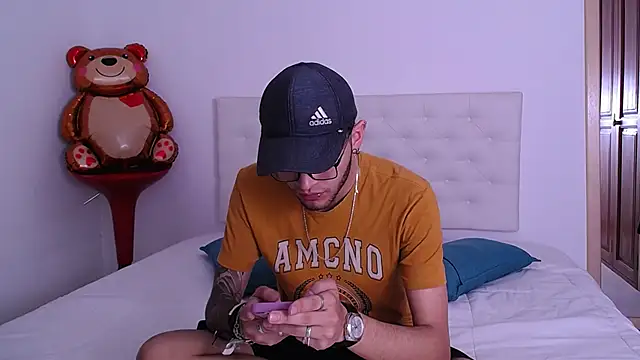 Snapshot of cock_fox chatting on 10.08.25 cock fox online show from 10.08.25