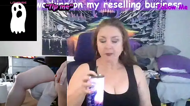 Snapshot of SuzieReigns1 chatting on 10.16.25 SuzieReigns1 online show from 10.16.25