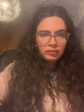 Snapshot of luciamaria01 chatting on 10.10.25 luciamaria01 online show from 10.10.25