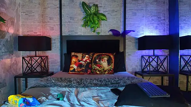 Snapshot of Kylie_Foxx chatting on 12.17.25 Kylie Foxx online show from 12.17.25