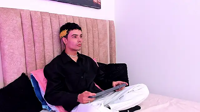 Timothe Evans online show from 11.14.25