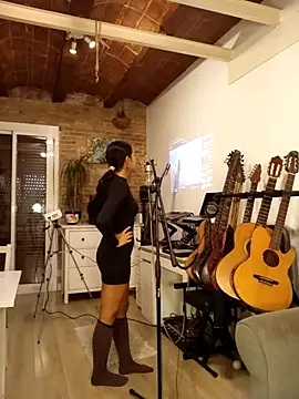 MissHazelnut online show from 11.03.25