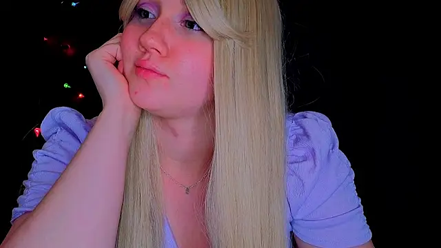 Snapshot of Darling_Bri_ chatting on 10.14.25 Darling Bri online show from 10.14.25