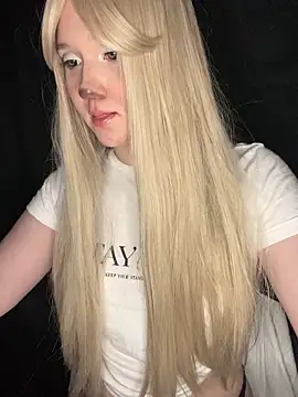 Snapshot of Darling_Bri_ chatting on 10.18.25 Darling Bri online show from 10.18.25