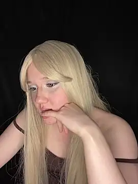 Snapshot of Darling_Bri_ chatting on 10.23.25 Darling Bri online show from 10.23.25