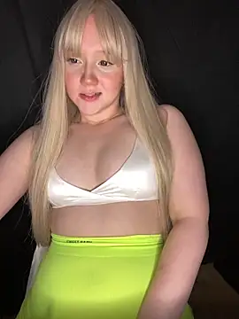 Snapshot of Darling_Bri_ chatting on 10.24.25 Darling Bri online show from 10.24.25