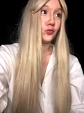 Snapshot of Darling_Bri_ chatting on 11.10.25 Darling Bri online show from 11.10.25