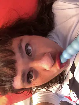 Snapshot of gatitaplop chatting on 12.16.25 gatitaplop online show from 12.16.25