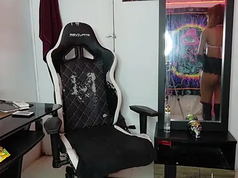 kitty-aly online show from 12.19.25