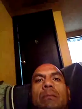 Snapshot of ANGELLHN chatting on 10.17.25 ANGELLHN online show from 10.17.25