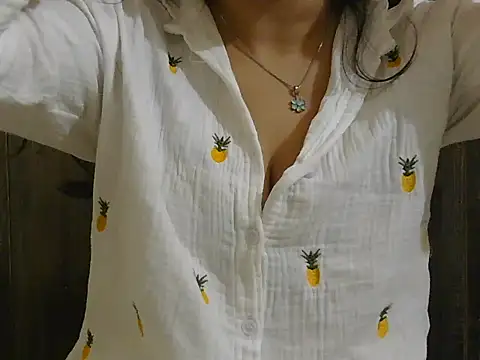 Hot Meadow online show from 11.08.25