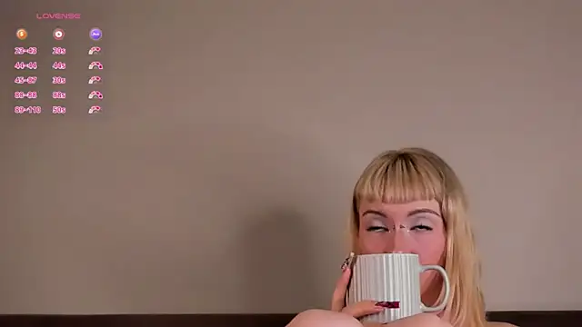 Snapshot of Jayenemeth chatting on 10.10.25 Jayenemeth online show from 10.10.25