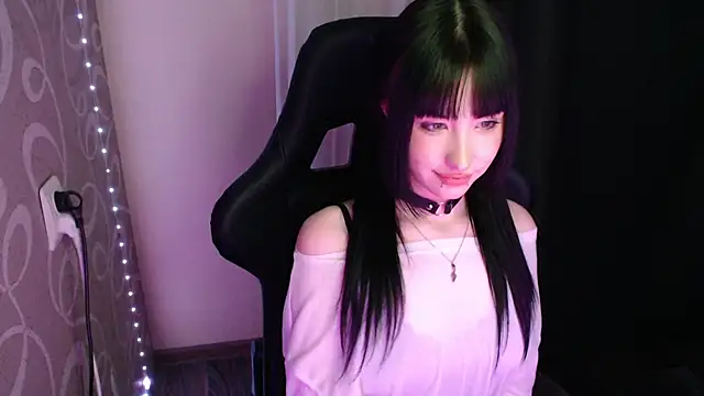 NaemiiBlush online show from 12.17.25