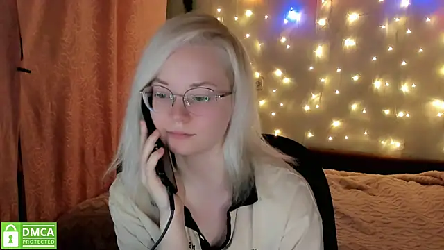 HoneyDazzle online show from 11.30.25