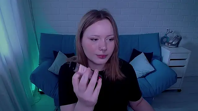 Snapshot of AuroraMour chatting on 10.14.25 AuroraMour online show from 10.14.25