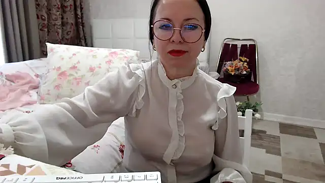 Snapshot of Arisa5000 chatting on 12.16.25 Arisa5000 online show from 12.16.25