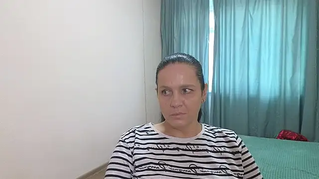 Snapshot of Velve_Dream chatting on 10.08.25 Velve Dream online show from 10.08.25
