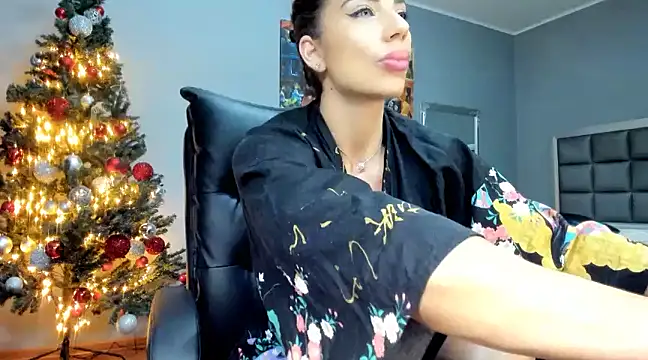 Snapshot of Alesyamuscledoll@xh chatting on 12.18.24 Alesyamuscledollxh online show from 12.18.24