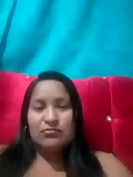 Snapshot of lucia00xx chatting on 10.26.25 lucia00xx online show from 10.26.25