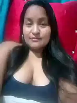 Snapshot of lucia00xx chatting on 11.08.25 lucia00xx online show from 11.08.25