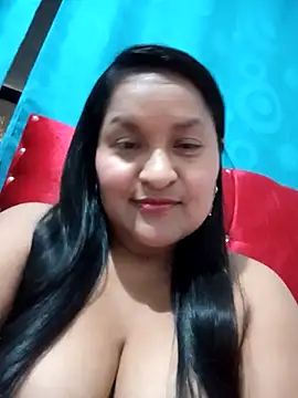 Snapshot of lucia00xx chatting on 11.17.25 lucia00xx online show from 11.17.25