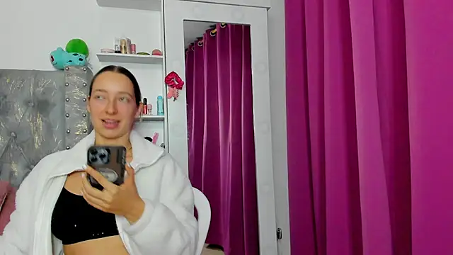 Sophia rouse online show from 10.18.25