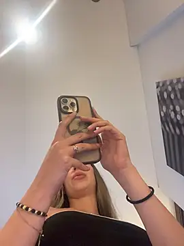 Sophia rouse online show from 11.22.25