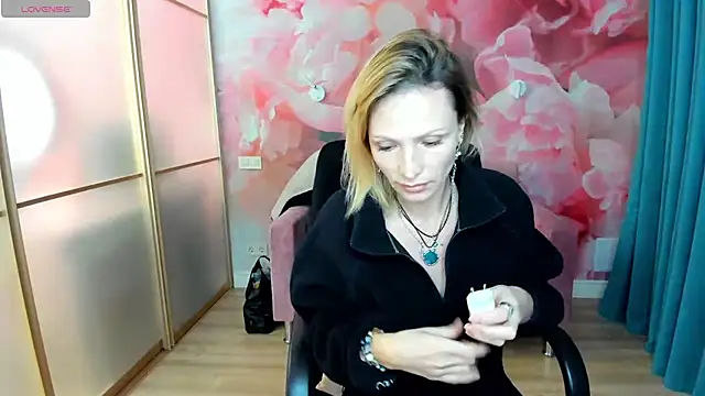 AlinaMoor online show from 12.19.25