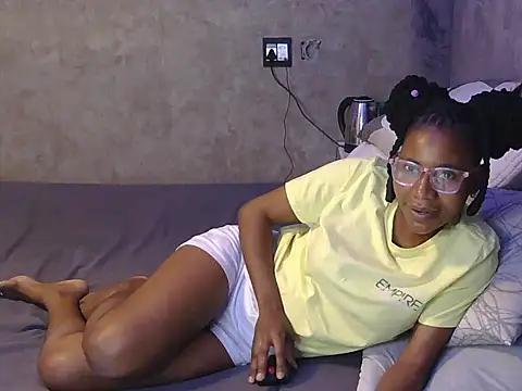 petite queenx online show from 10.28.25