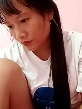 Snapshot of TrangNemo chatting on 10.08.25 TrangNemo online show from 10.08.25