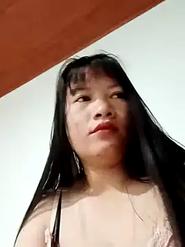 Snapshot of TrangNemo chatting on 10.18.25 TrangNemo online show from 10.18.25