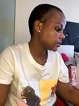 Snapshot of BlackPearlsa chatting on 11.30.25 BlackPearlsa online show from 11.30.25