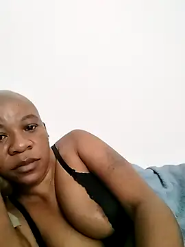 Snapshot of staceyde chatting on 10.10.25 staceyde online show from 10.10.25