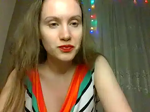 Snapshot of Lynirina chatting on 07.18.26 Lynirina online show from 07.18.26