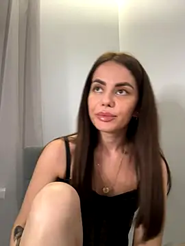 Snapshot of Bella-Flower chatting on 10.30.25 Bella-Flower online show from 10.30.25