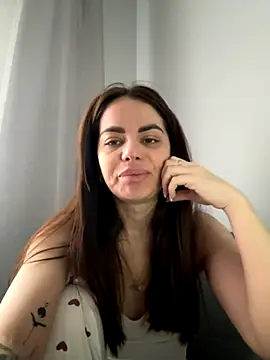 Snapshot of Bella-Flower chatting on 10.31.25 Bella-Flower online show from 10.31.25