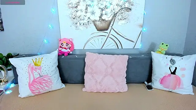 Evarey  online show from 12.17.25