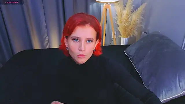 Snapshot of FoxxLina chatting on 10.12.25 FoxxLina online show from 10.12.25
