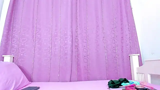 Snapshot of nahomy_smiith chatting on 10.30.25 nahomy smiith online show from 10.30.25