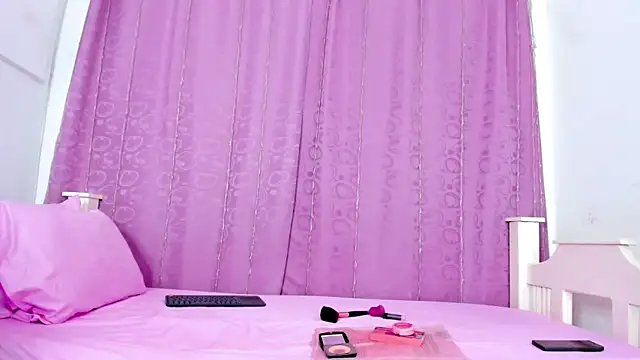 Snapshot of nahomy_smiith chatting on 11.02.25 nahomy smiith online show from 11.02.25