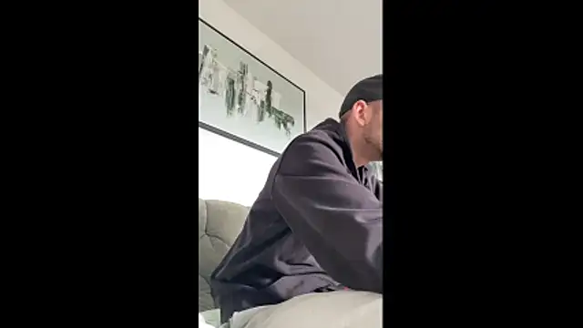 Snapshot of MolleDolle chatting on 10.27.25 MolleDolle online show from 10.27.25