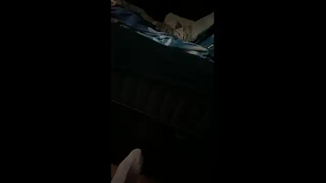 Snapshot of MolleDolle chatting on 10.29.25 MolleDolle online show from 10.29.25