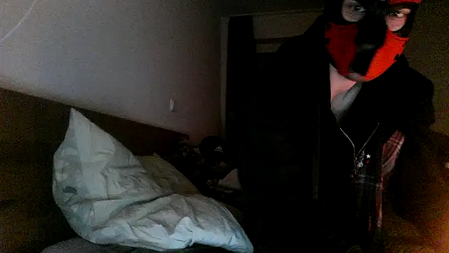 Snapshot of MolleDolle chatting on 11.20.25 MolleDolle online show from 11.20.25