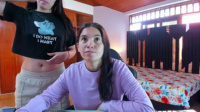 Sofy and Mia online show from 12.20.25