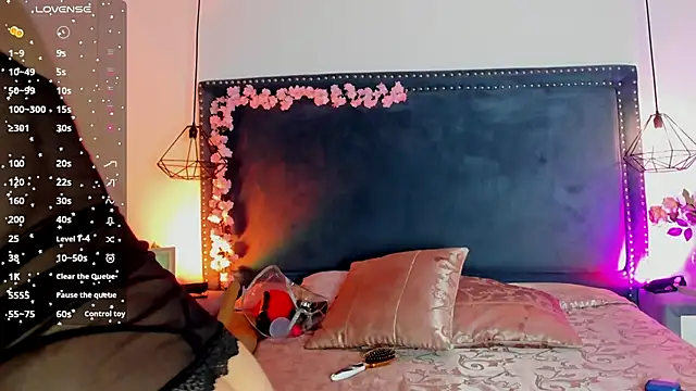 Emma Saylor online show from 10.18.25