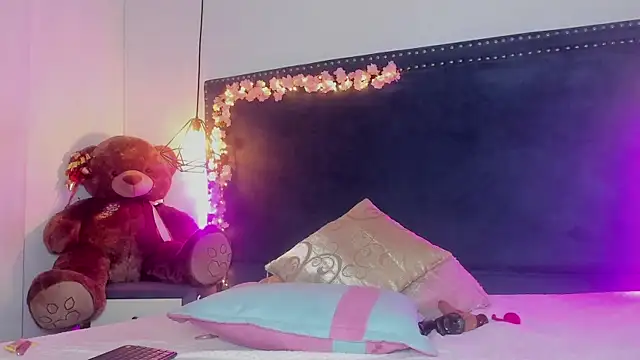 Emma Saylor online show from 03.28.26