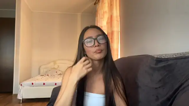 Snapshot of KamilahArcilla chatting on 10.11.25 KamilahArcilla online show from 10.11.25