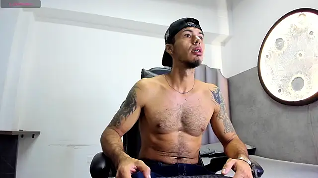 Snapshot of Rurik_Jones chatting on 10.21.25 Rurik Jones online show from 10.21.25